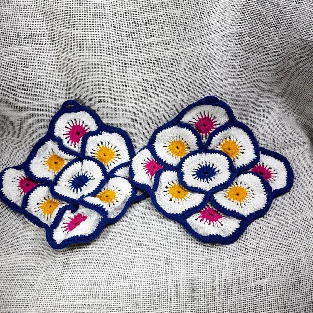 Vintage Handmade Crochet Potholders Set of 2 Floral Medallion Blue Pink‎ White